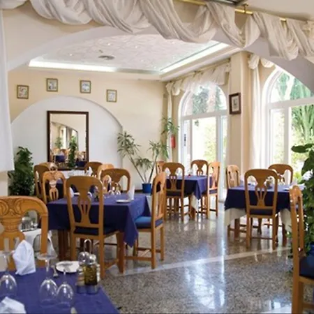 أبارتامينتوس كورونادو *